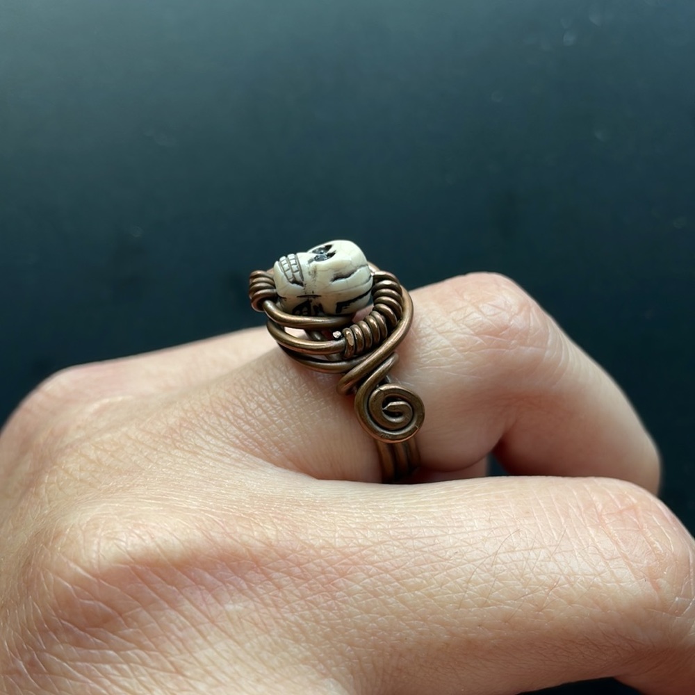 Handmade copper skull ring - Picture 2 of 3